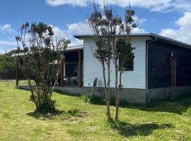 Fabulosa casa en la playa, rumah kotej di Curiñanco