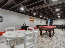 Enchanting Montgomery Escape with Private Hot Tub!, khách sạn ở Washington