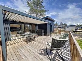 Chalet 4 pers avec piscine chauffée, terrasse privative, à 2 pas de la plage et commerces - FR-1-361-467, hôtel à Jullouville