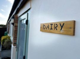 The Dairy, Bramble Farm Cottages, hotel en Ferndown