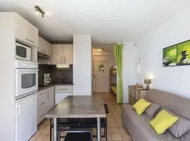 Charmant T2 avec balcon, coin nuit, kitchenette équipée et accès direct aux activités de montagne. - FR-1-400-120