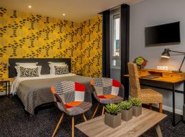 Le Nouvel Hôtel, hotel v destinaci Oyonnax