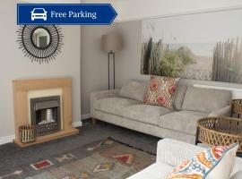 Cosy 3Bed Bungalow in West Kirby, Free Parking, semesterhus i Frankby