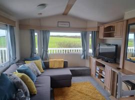 Cosy home with stunning views, hotel din Holsworthy