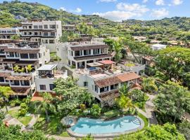 Tropical Gardens Suites and Apartments, hótel í Coco