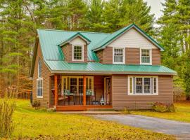 Cozy Greig Getaway - 1 Mi to Brantingham Lake!, hotel with parking in Glenfield