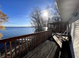 Private Kingston Waterfront Home, holiday home in Kingston