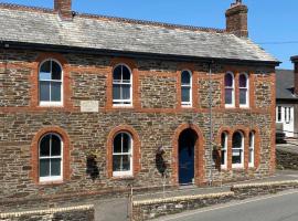 Victorian Police Station Apartment, hotel cerca de Launceston Castle, Launceston