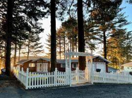 The Starboard Side Room - Cliffside, Ocean Views, holiday home in Kodiak