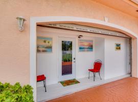 Miami Gardens Studio with Patio 12 Mi to Ocean!, хотел с паркинг в Маями Гарденс