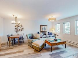 SnowCrest Village, Unit 5B, Hotel in Big White