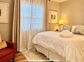 Modern 3BR Retreat, 15 Mins to ATL Airport, Fenced Yard & Free Parking