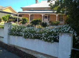 Book Keepers Cottage, хотел в Waikerie