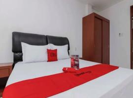RedDoorz Premium @ Gandaria Jagakarsa, hotel with parking in Jakarta
