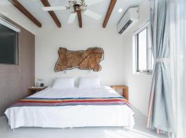 Tropical Low Boundary B&B, hostal en Donghe