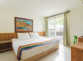 LowPressure Surf Guesthouse, hotel a Donghe