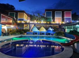 RedDoorz @ Boondocks Cabins Resort, hotel di Dalumpinas Oeste