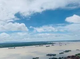 Q7 Riverside 2 bed rooms w River-view, Netflix & Pool