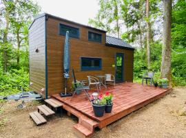 La Tiny House de Nanou, מלון עם חניה ברושפור