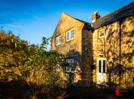 Acer Holiday Cottage Tideswell village Buxton Peak District by Rework Accommodation, rumah kotej di Tideswell