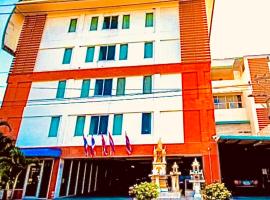 นวนคร ออมสินอพาร์ตเมนต์ ติดห้างบิกซี Navanakorn Aomsin hotel near shopping mall,snooker and club, hotel in Ban Lam Rua Taek