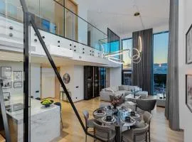 Elegant Seaview Penthouse 3BR Ensuite Luxury Retreat with Sauna and Free Parking