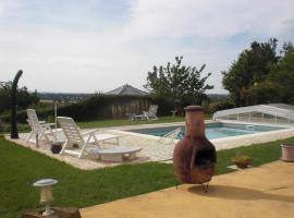 chambres d'hôtes de la colline, casa per le vacanze a Chenay-le-Châtel