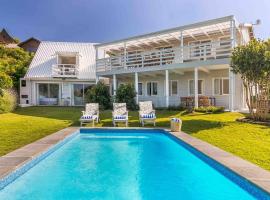 Ocean Villa in Brenton on Sea now with pool, αγροικία σε Brenton-on-Sea