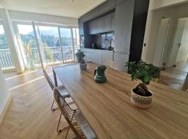 Le Parmelan - Grand appartement familial avec vue sur la montagne, apartment in Annecy