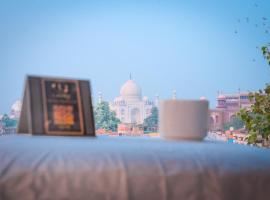 Lucky Restaurant & Guest House, pensionat i Agra