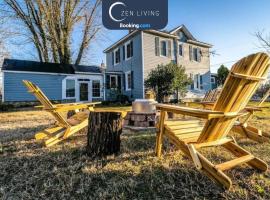 Dog and Family Friendly 4BR w WIFI and Fenced Yard By Zen Living Short Term Rental, villa in Luray