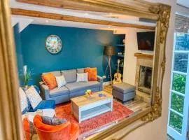 Pass the Keys Stylish Bakewell Cottage with Free Parking