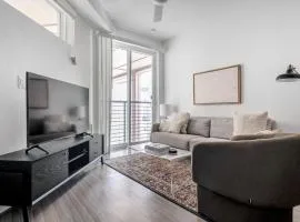 Downtown 1br w deck gym nr shopping ATX-214