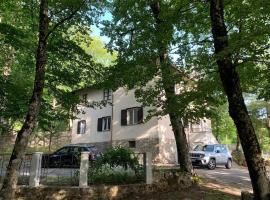 Villa La Faggetina, hotell med parkering i Gambarie dʼAspromonte