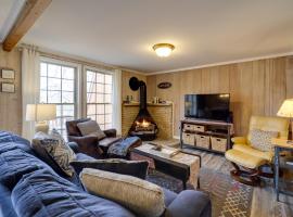 Beech Mountain Condo with Community Pool and Game Room, Hotel in Beech Mountain