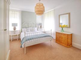 Seaside spacious 4 BR Nr Town centre and Open Golf, παραθεριστική κατοικία σε West Kirby