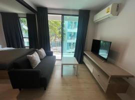 1 bedroom Centrio Condominium Phuket Near Central Foresta Cental Festival, hotel em Ban Rangeng