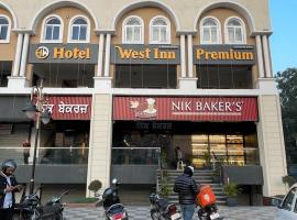 Hotel West Inn Premium, hotel with parking in Kharar