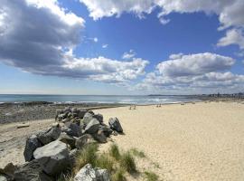 Beach Cottage on North Beach, hotel u gradu 'Hampton'