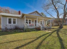 Idyllic Blue Ridge Mountain Home on 26-Acre Farm, ξενοδοχείο σε Roan Mountain