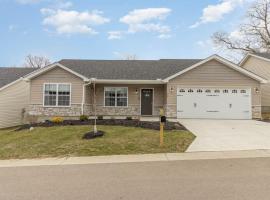 Beautiful NEW Home among the Nook in Hamilton, OH, hótel í Hamilton