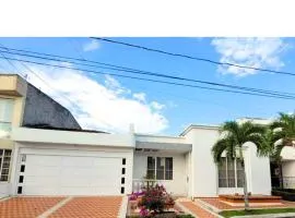 Hermosa Casa con doble garaje amoblada en el Albergue