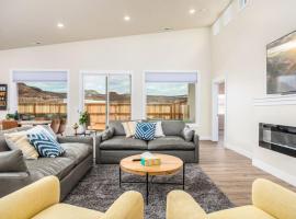 Whimsical modern luxury with sublime views and spa, ξενοδοχείο σε Kanab