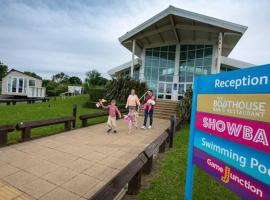 Shoreline Stays, Family Caravan, Withernsea, Newly Managed、Waxholmeのヴィラ