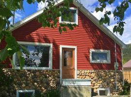 The Cozy Red Cabin, casa vacacional en Bellevue