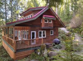 Moon Dance Cabin โรงแรมในMadeira Park