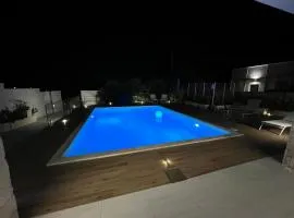 Il marchese in piscina