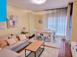 Cozy Yellow Home in Getxo, hotel u gradu Gečo