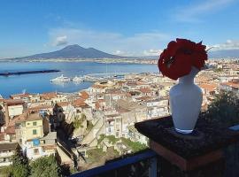 Sunset Shores Oasis - Gulfview Haven Rooms with a View, strategic for Pompeii, Amalfi, Capri, and on the Road to Sorrento- progetto sociale Artigiani della preziosità, levný hotel v destinaci Castellammare di Stabia