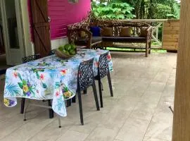 Maison accueillante à Gros Morne avec parking gratuit.